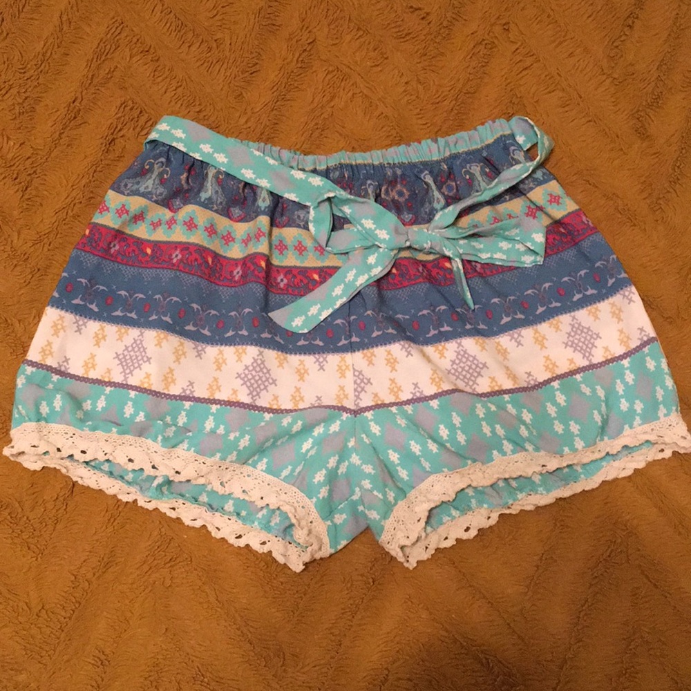 Patterned silk shorts with lace